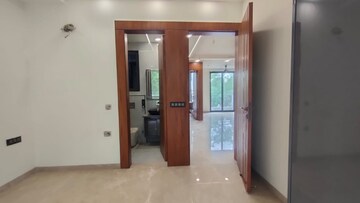 Room in 3 BHK Builder Floor at Palam Vihar – for Sale