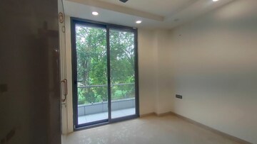 Room in 3 BHK Builder Floor at Palam Vihar – for Sale