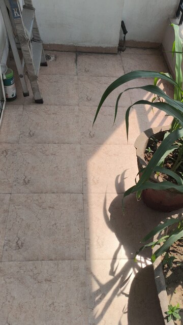 Parking in 3.5 BHK Apartment at Gaur City 6th Avenue, Sector 4 Greater Noida – for Rent