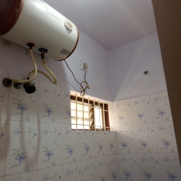 Bathroom in 1 BHK Builder Floor at Ejipura – for Rent