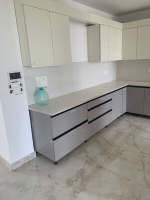 Kitchen in 3 BHK Builder Floor at BPTP Amstoria, Sector 102 – for Sale