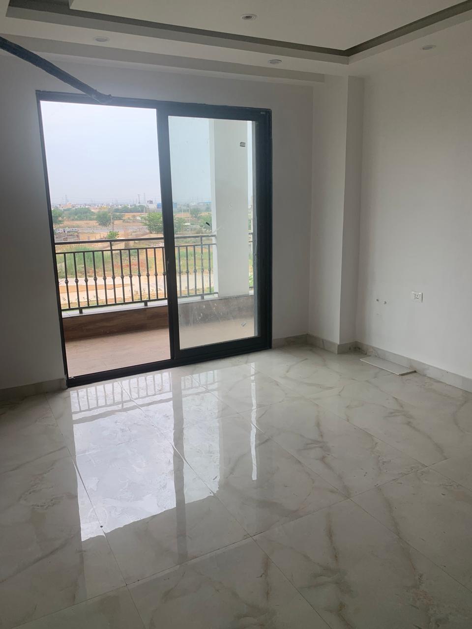 3 BHK 2250 Sq.Ft. Builder Floor in BPTP Amstoria