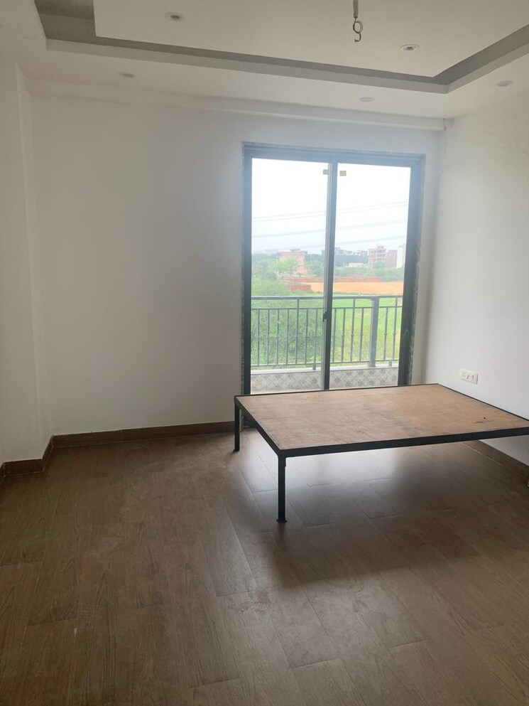 Room, bptp-amstoria 3 Bedroom 2250 Sq.Ft. Builder Floor In Sector 102 Gurgaon 8881286