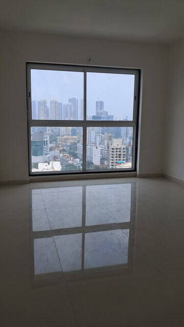 Room in 3 BHK Apartment at Runwal Nirvana, Parel – for Rent