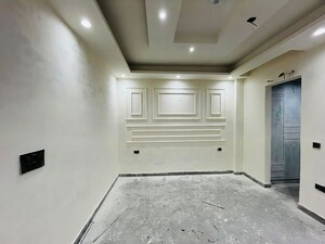 Room in 3 BHK Builder Floor at Green Fields Colony – for Sale