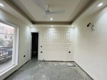 Building Lobby in 3 BHK Builder Floor at Green Fields Colony – for Sale