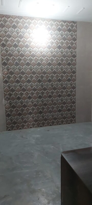 Room in 2 BHK Builder Floor at Kishanpura – for Rent