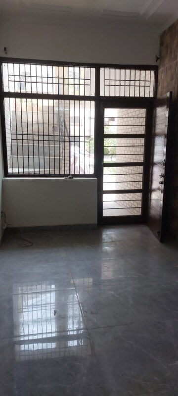Room in 2 BHK Builder Floor at Kishanpura – for Rent