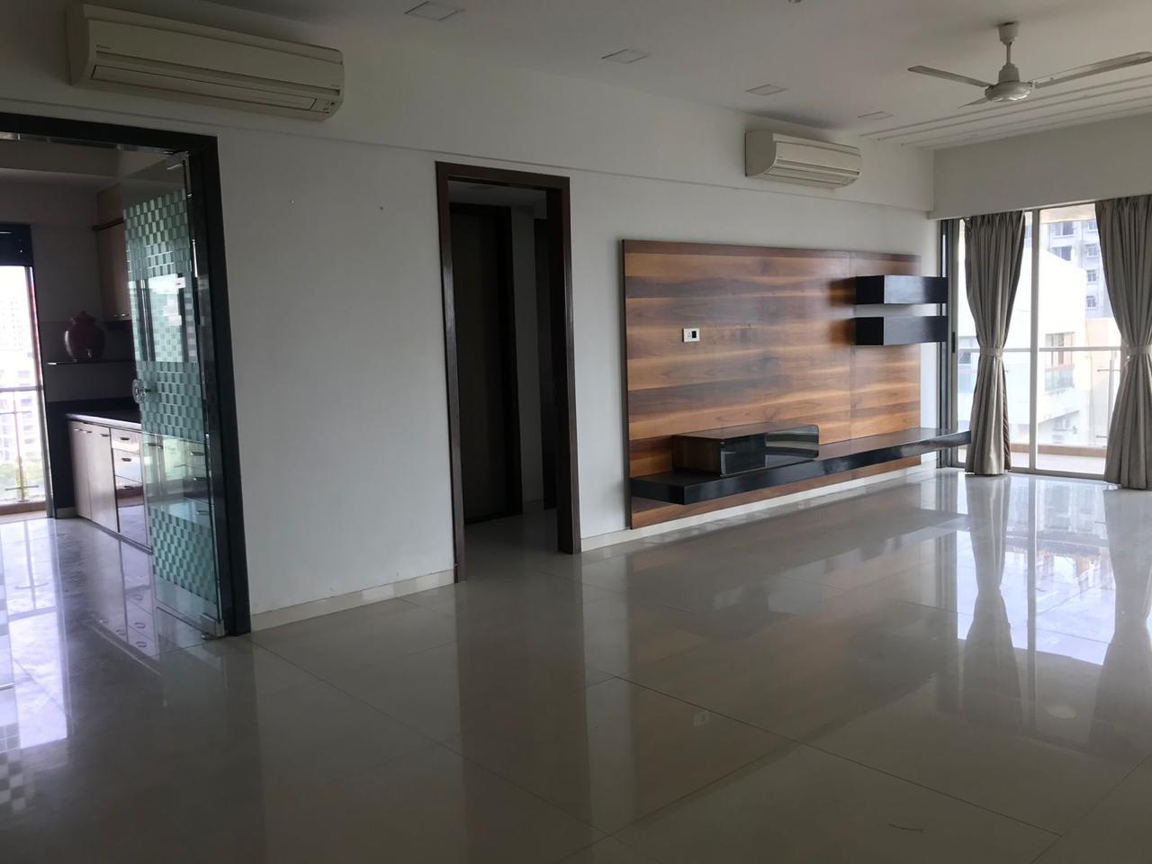 3 BHK 2210 Sq.Ft. Apartment in Tulsi Apartment Chembur