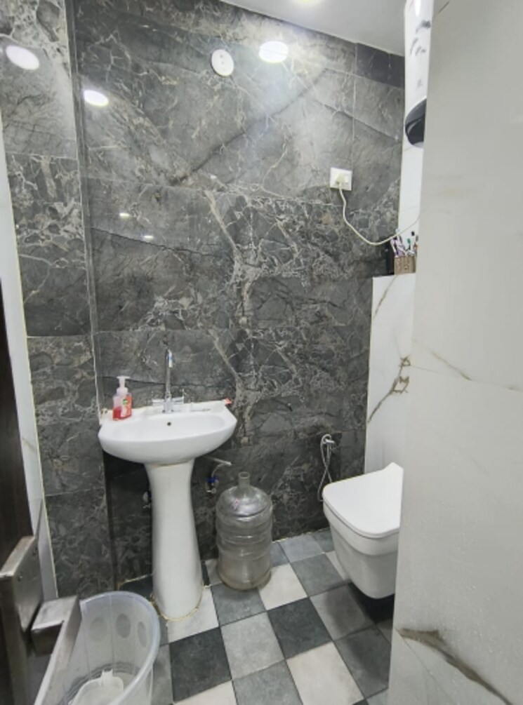 Bathroom, govindpuri 3 Bedroom 910 Sq.Ft. Builder Floor In Govindpuri Delhi 8881458