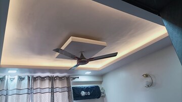Furnished Amenities in 4 BHK Apartment at Parker White Lily, Sector 8 – for Sale