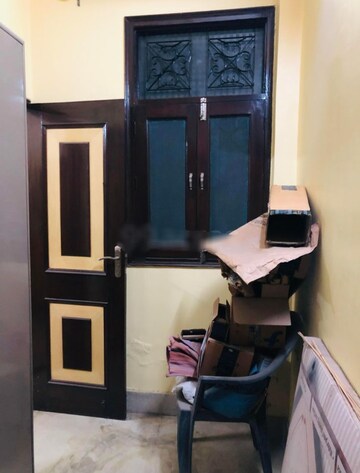 Furnished Amenities in 4 BHK Builder Floor at Dilshad Colony – for Sale