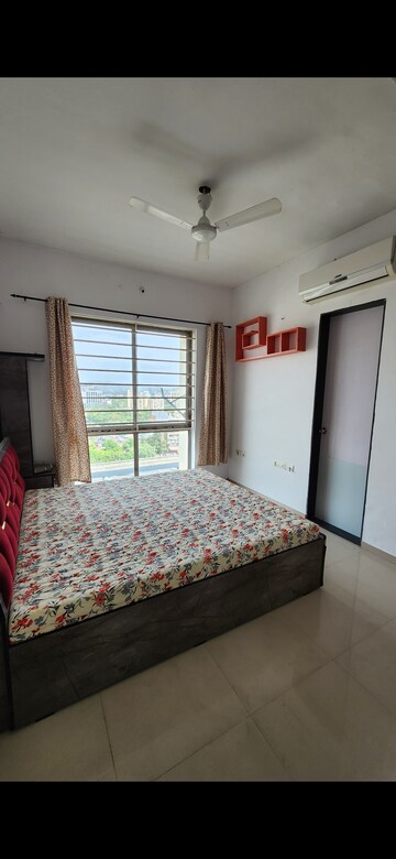 Bedroom in 3 BHK Apartment at Sheth Vasant Lawns, Laxmi Nagar – for Rent