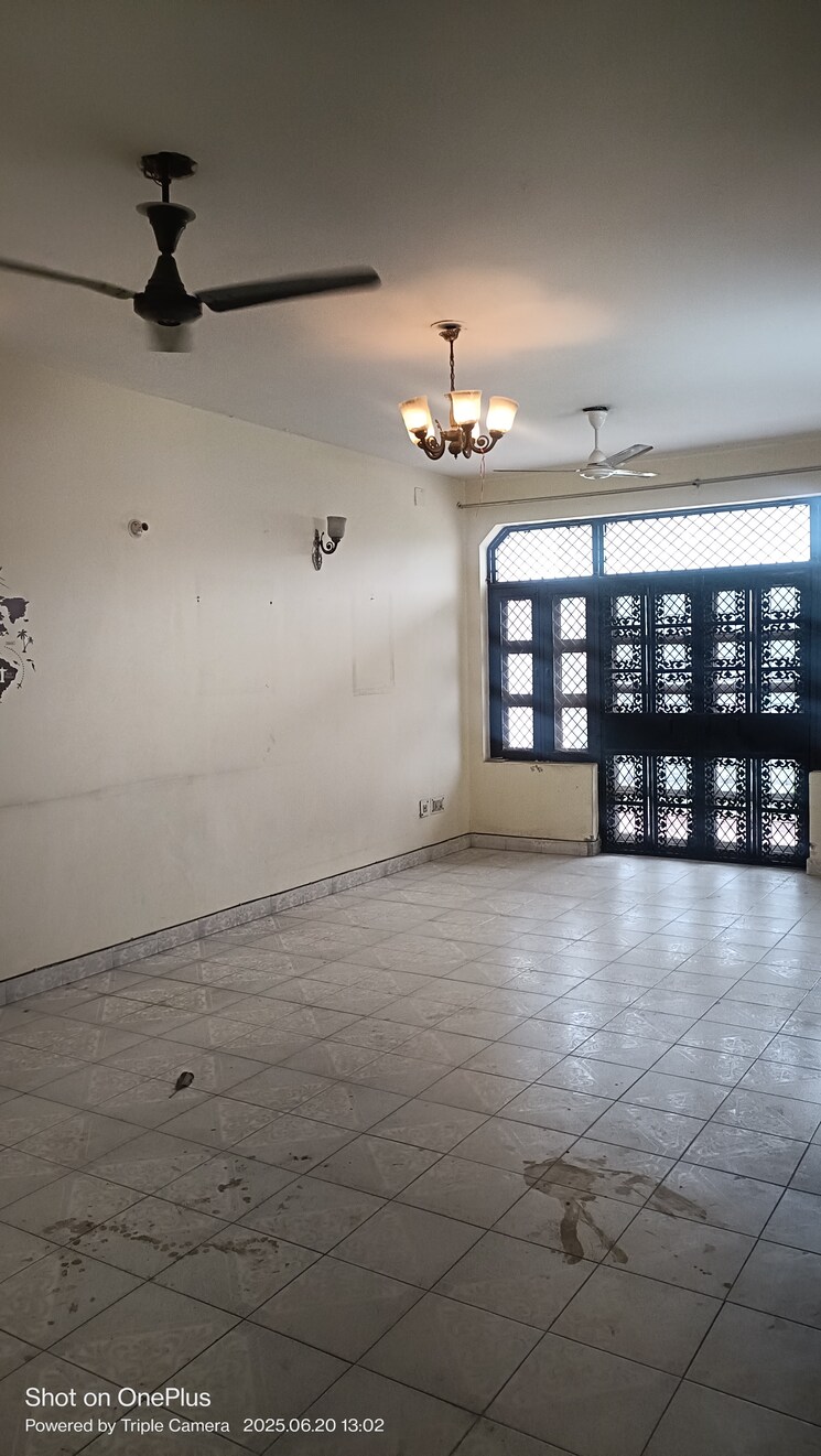 Room, ashoka-enclave-3 2 Bedroom 160 Sq.Yd. Builder Floor In Sector 35 Faridabad 8881447