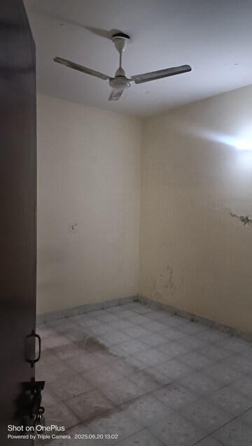 Room in 2 BHK Builder Floor at Ashoka Enclave 3, Sector 35 – for Rent