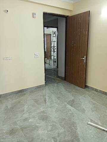 Room in 2 BHK Builder Floor at Paryavaran Complex – for Rent