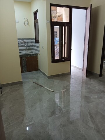 Room in 2 BHK Builder Floor at Paryavaran Complex – for Rent