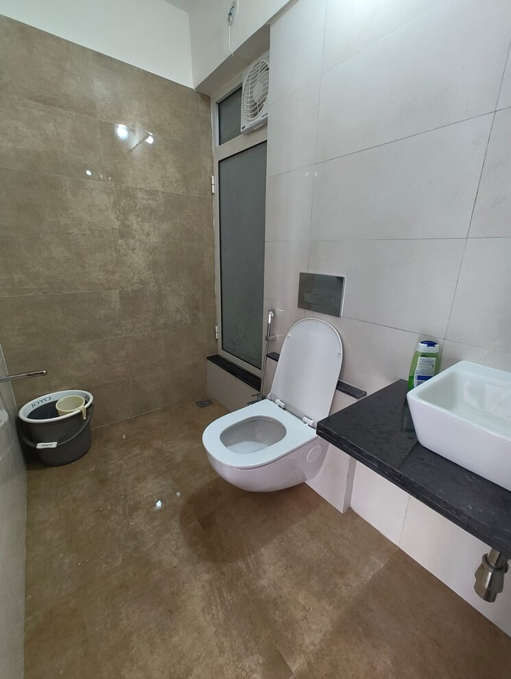 Bathroom, omkar-signet 2 Bedroom 484 Sq.Ft. Apartment In Malad East Mumbai 8881475