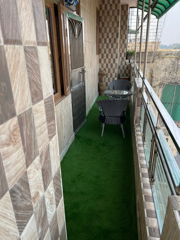 Balcony, dilshad colony 4 Bedroom 1800 Sq.Ft. Builder Floor In Dilshad Colony Delhi 8881504