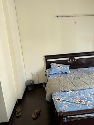 Bedroom in 3 BHK Apartment at Gomti Nagar – for Rent