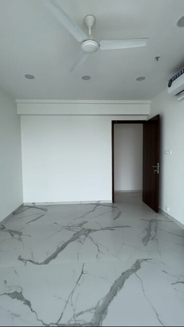 Room in 4 BHK Apartment at Joy Legend, Khar West – for Rent