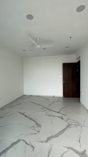 Room in 4 BHK Apartment at Joy Legend, Khar West – for Rent