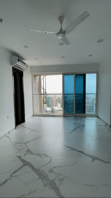 Room in 4 BHK Apartment at Joy Legend, Khar West – for Rent
