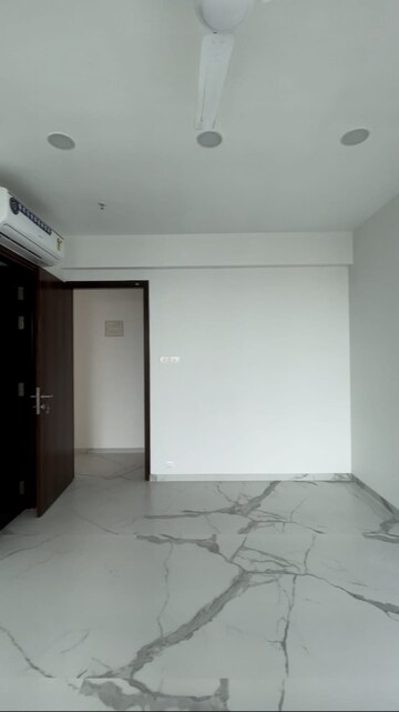 Room in 4 BHK Apartment at Joy Legend, Khar West – for Rent