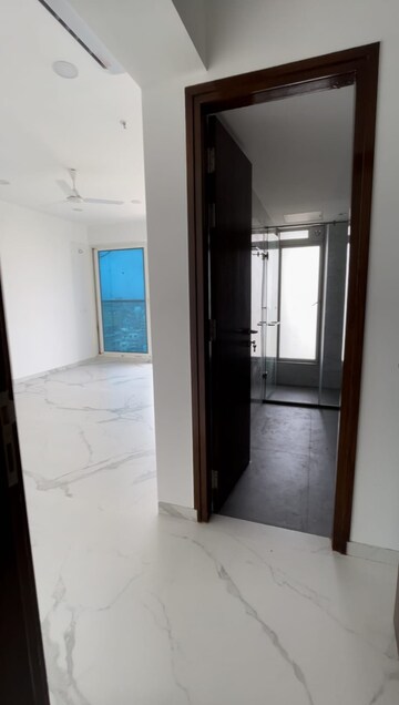 Room in 4 BHK Apartment at Joy Legend, Khar West – for Rent