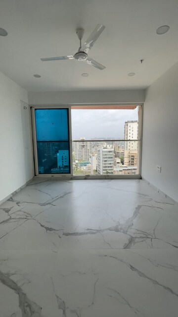 Room in 4 BHK Apartment at Joy Legend, Khar West – for Rent