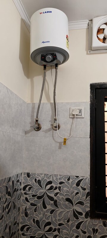 Attached Bathroom in 1 BHK Apartment at Neb Sarai – for Rent