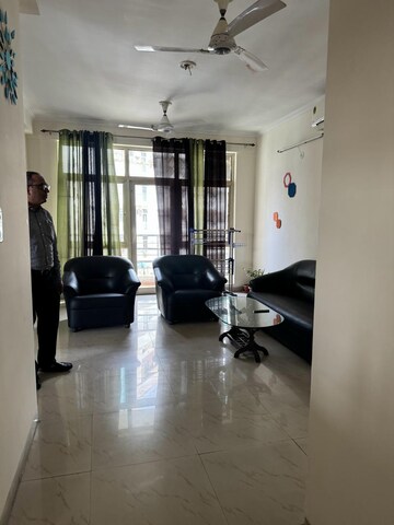 Living Room in 3 BHK Apartment at Gomti Nagar – for Rent