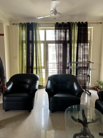 Living Room in 3 BHK Apartment at Gomti Nagar – for Rent