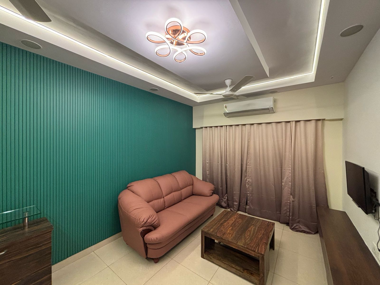 2 BHK Apartment For Rent in The Wadhwa The Address