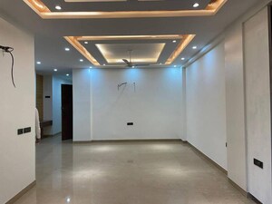 Room in 3 BHK Apartment at Signature Global Cloverdale, Sector 71 – for Sale