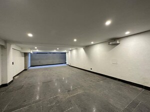 Room in 3 BHK Apartment at Signature Global Cloverdale, Sector 71 – for Sale