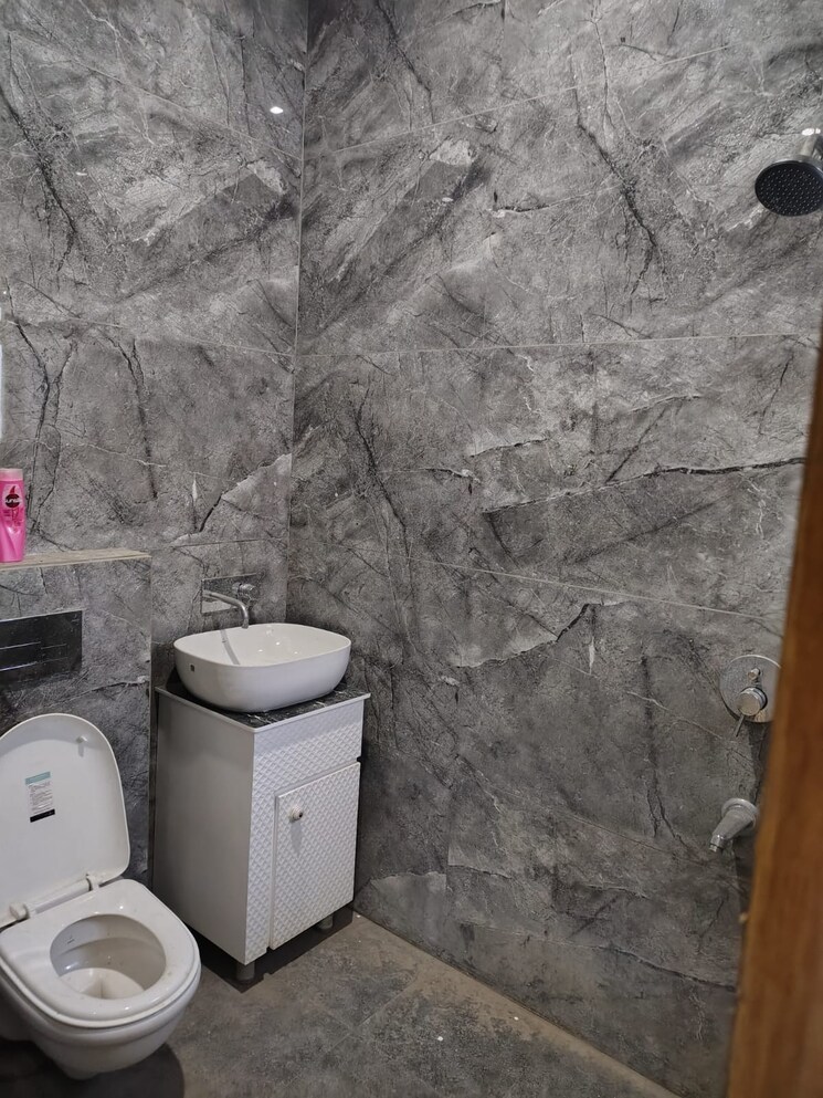 Bathroom, pir machalla 3 Bedroom 1100 Sq.Ft. Builder Floor In Pir Machalla Zirakpur 8881584