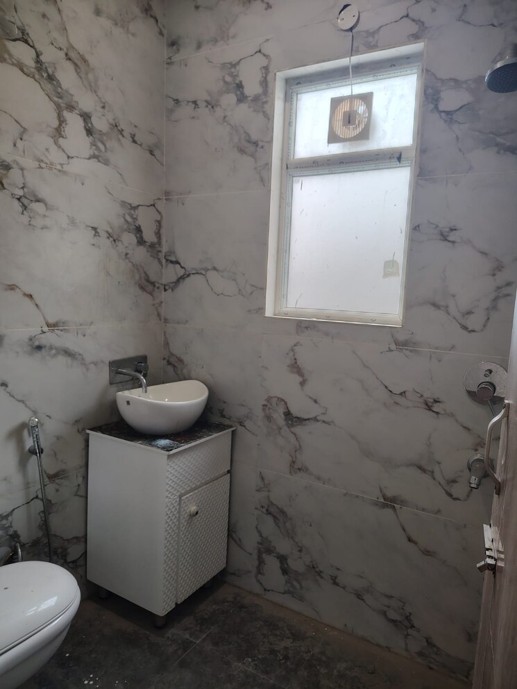 Bathroom, pir machalla 3 Bedroom 1100 Sq.Ft. Builder Floor In Pir Machalla Zirakpur 8881584