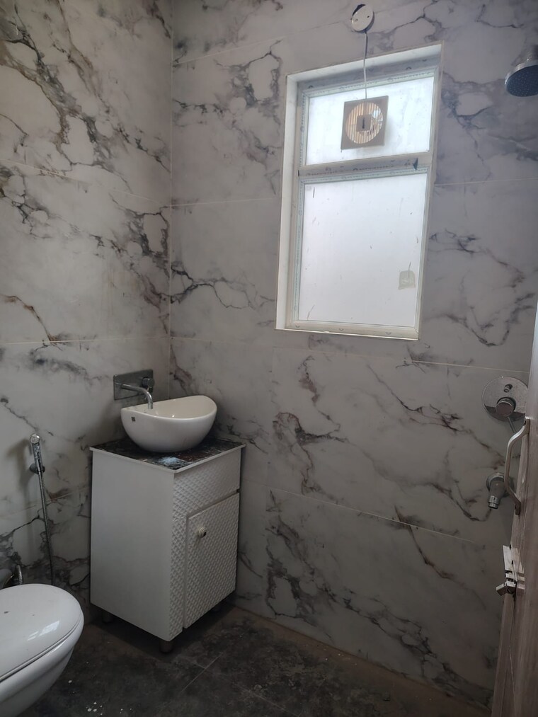 Bathroom, pir machalla 3 Bedroom 1100 Sq.Ft. Builder Floor In Pir Machalla Zirakpur 8881584