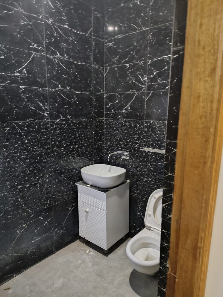 Bathroom, pir machalla 3 Bedroom 1100 Sq.Ft. Builder Floor In Pir Machalla Zirakpur 8881584