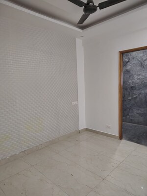 Room in 3 BHK Builder Floor at Pir Machalla – for Sale