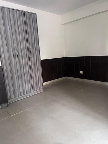 Room in 3 BHK Apartment at Puri Vip Floors, Sector 81 – for Sale