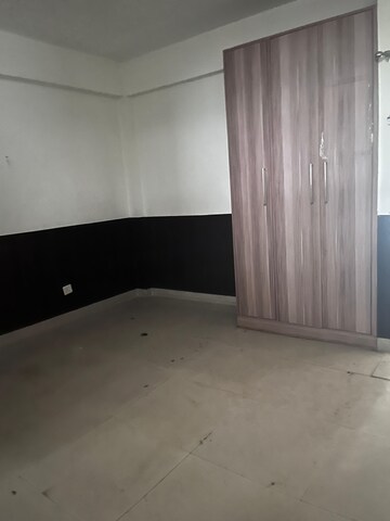 Room in 3 BHK Apartment at Puri Vip Floors, Sector 81 – for Sale