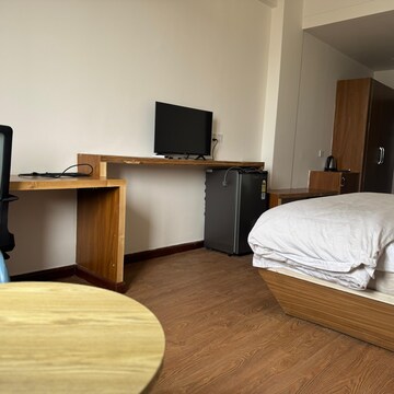 Bedroom in  Pg at Dlf Phase ii – for Rent