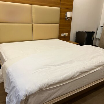 Bedroom in  Pg at Dlf Phase ii – for Rent