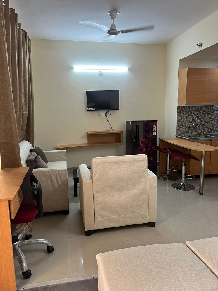Living Room, supertech-czar-suites Studio 542 Sq.Ft. Apartment In Omicron I Greater Noida Greater Noida 8881688
