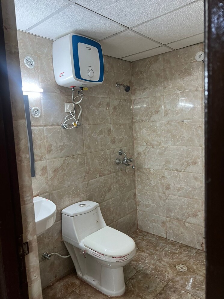 Bathroom, supertech-czar-suites Studio 542 Sq.Ft. Apartment In Omicron I Greater Noida Greater Noida 8881688