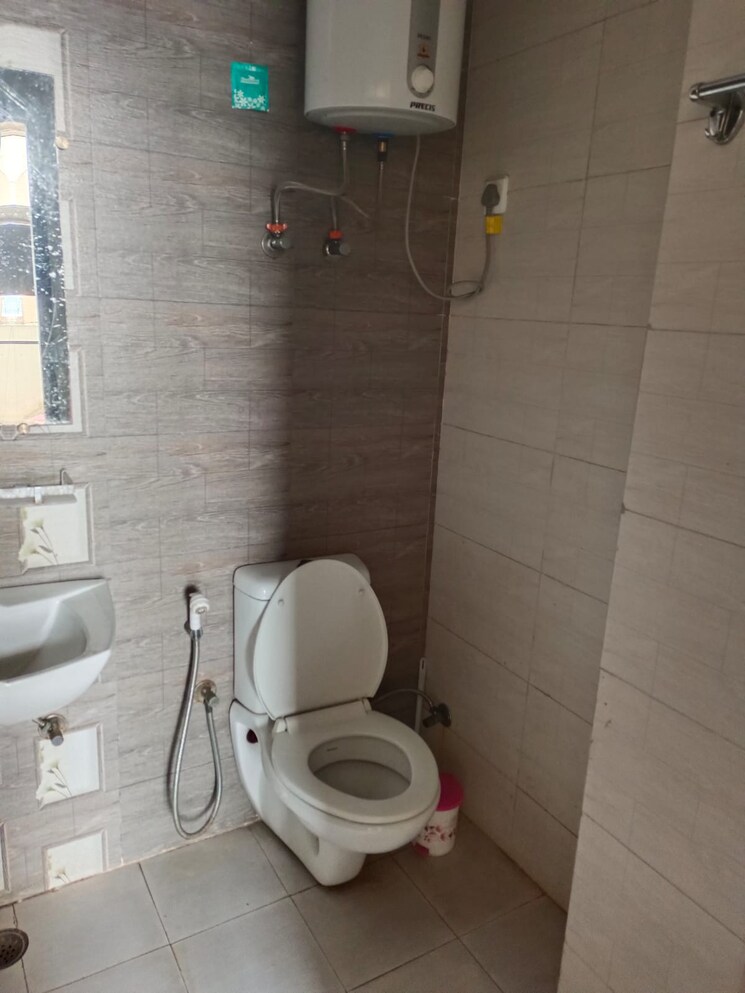Bathroom, maxblis-white-house 2 Bedroom 1185 Sq.Ft. Apartment In Sector 75 Noida 8881707