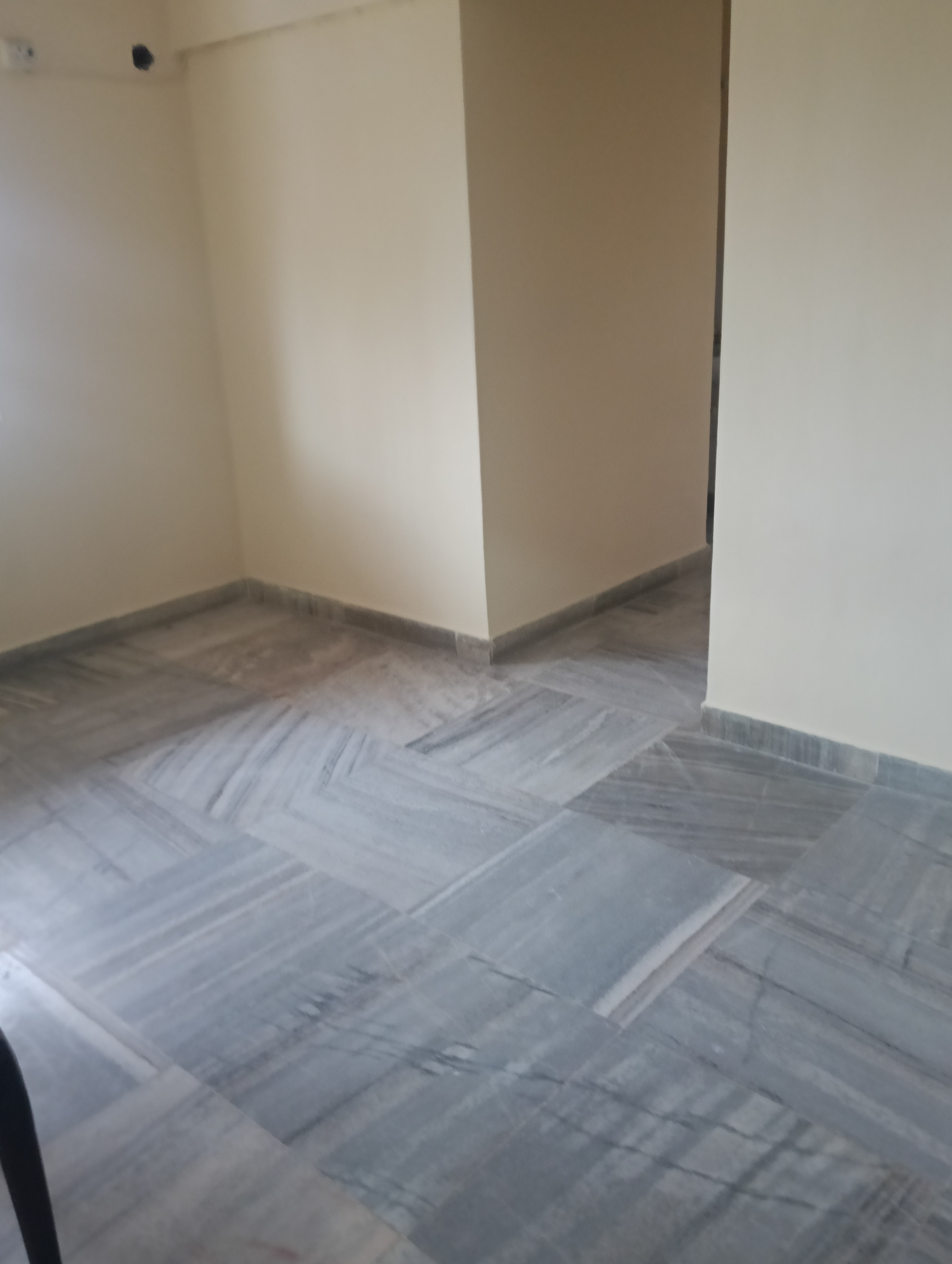 1 BHK + Extra Room Apartment For Rent in Radha Raman Apartment
