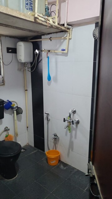Master Bedroom in 1 RK Apartment at Summit Apartment, Goregaon East – for Rent